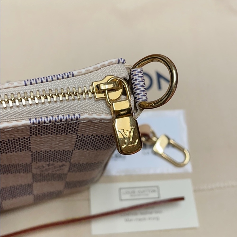🛑SOLD🛑 LV Pochette Accessoires Damier Azur - Picture 10 of 11